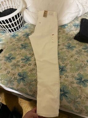 Levi's Cream Slim Fit Jeans